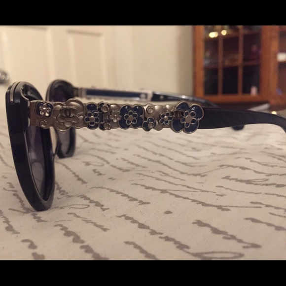 CHANEL Butterfly Sunglasses Blue/Grey Polarized 💙 - Picture 4 of 7